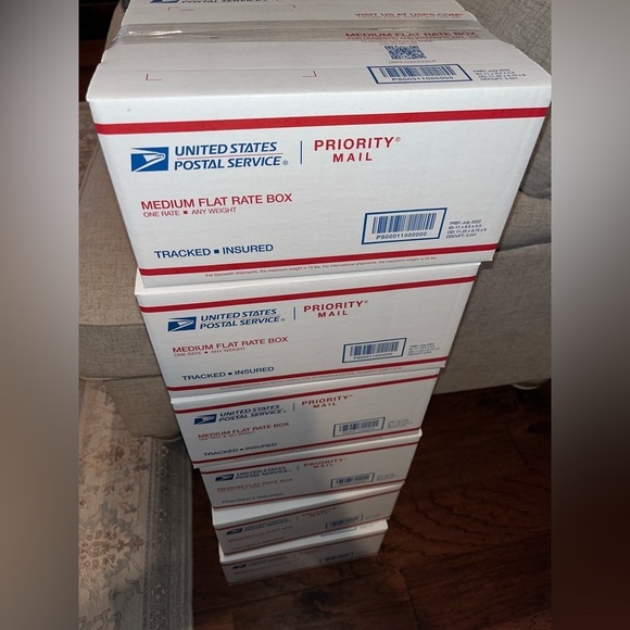 Lululemon mystery box | size 4 - Picture 4 of 5